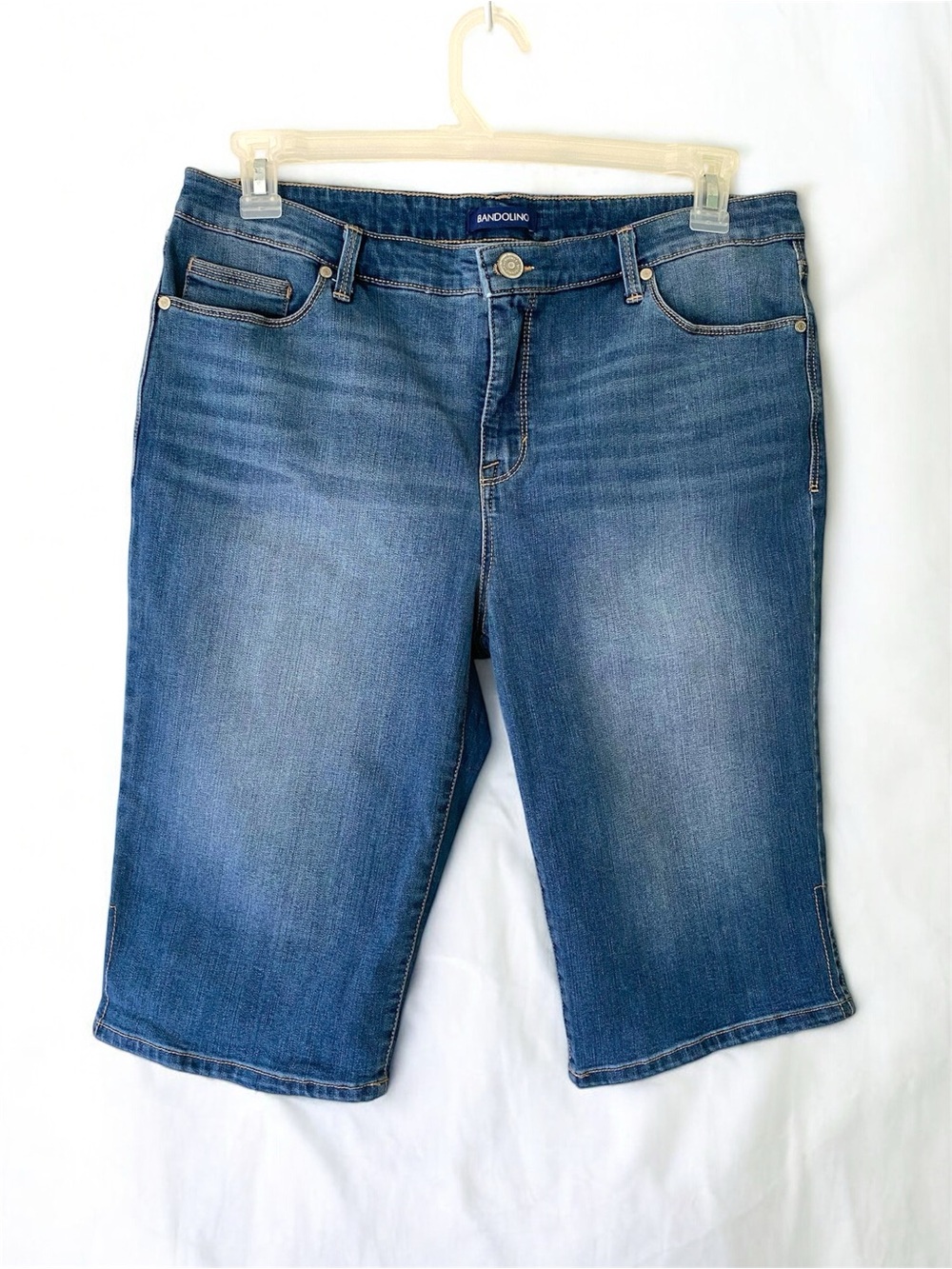 Bandolino Medium Wash Bermuda Denim Shorts Mid Rise Stretch Womens 12 - Picture 7 of 12